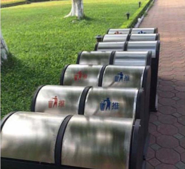 Hồ gươm thay mới thùng rác có tiếng trung quốc