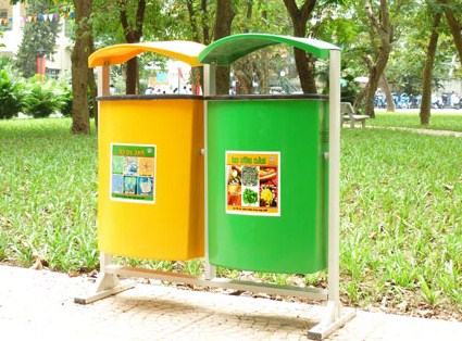 Thùng rác treo đôi phân loại rác thải tại công viên